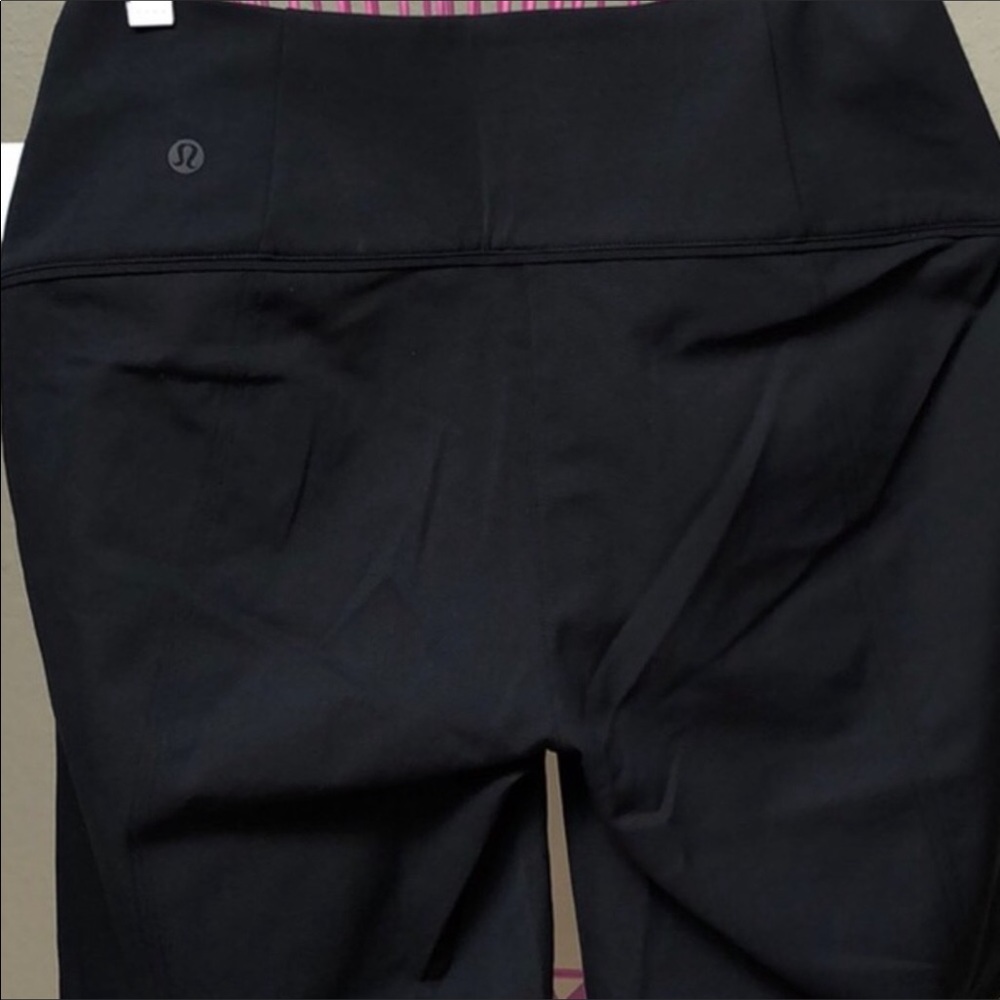 LULULEMON BLACK IN POWER SIDE POCKETS MR SHORTS - Picture 2 of 9